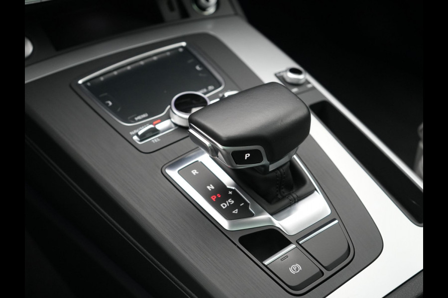 Audi Q5 50 TFSI e quattro S Line Plug In Hybrid 299pk Dealer O.H. PHEV | Panodak | 20"L.M Rotor | Apple Carplay | Lederen Sportstoelen Verwarmd | Keyless | Navigatie | Virtual |