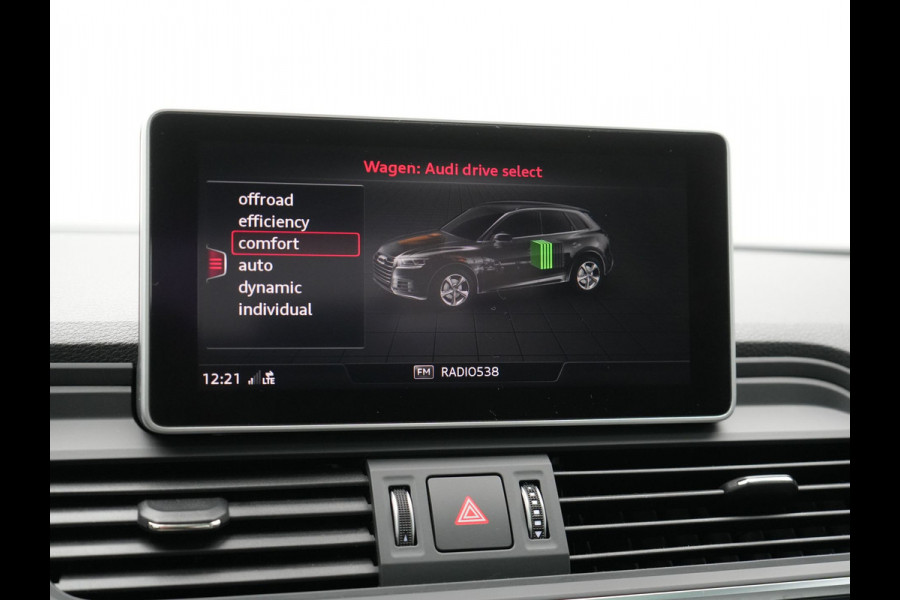 Audi Q5 50 TFSI e quattro S Line Plug In Hybrid 299pk Dealer O.H. PHEV | Panodak | 20"L.M Rotor | Apple Carplay | Lederen Sportstoelen Verwarmd | Keyless | Navigatie | Virtual |