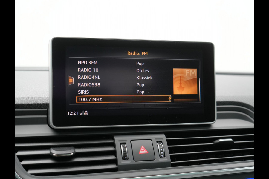 Audi Q5 50 TFSI e quattro S Line Plug In Hybrid 299pk Dealer O.H. PHEV | Panodak | 20"L.M Rotor | Apple Carplay | Lederen Sportstoelen Verwarmd | Keyless | Navigatie | Virtual |