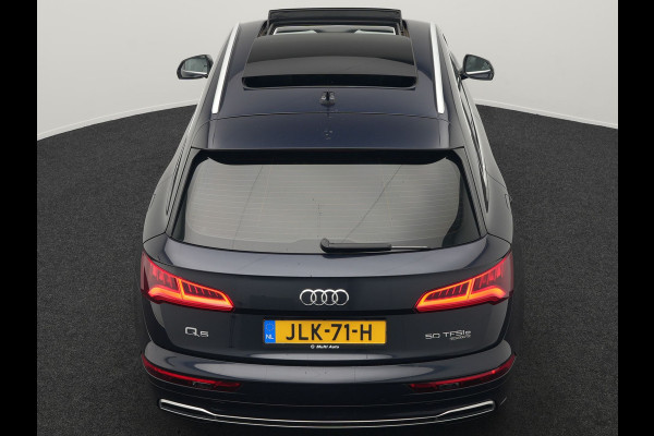 Audi Q5 50 TFSI e quattro S Line Plug In Hybrid 299pk Dealer O.H. PHEV | Panodak | 20"L.M Rotor | Apple Carplay | Lederen Sportstoelen Verwarmd | Keyless | Navigatie | Virtual |