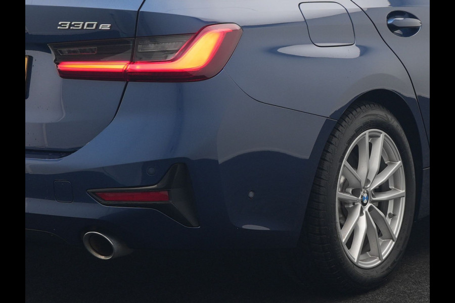 BMW 3 Serie Touring 330e Sportline Plug In Hybrid 293pk Dealer O.H PHEV | Adaptive Cruise | Apple Carplay | Lederen Sportstoelen Verwarmd | Blis | Lane Assist | Front Assist | Navigatie | Virtual | DAB |