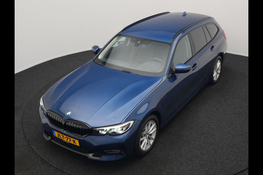 BMW 3 Serie Touring 330e Sportline Plug In Hybrid 293pk Dealer O.H PHEV | Adaptive Cruise | Apple Carplay | Lederen Sportstoelen Verwarmd | Blis | Lane Assist | Front Assist | Navigatie | Virtual | DAB |