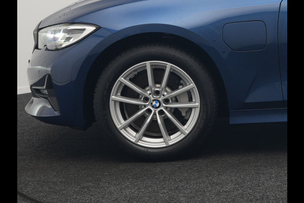 BMW 3 Serie Touring 330e Sportline Plug In Hybrid 293pk Dealer O.H PHEV | Adaptive Cruise | Apple Carplay | Lederen Sportstoelen Verwarmd | Blis | Lane Assist | Front Assist | Navigatie | Virtual | DAB |