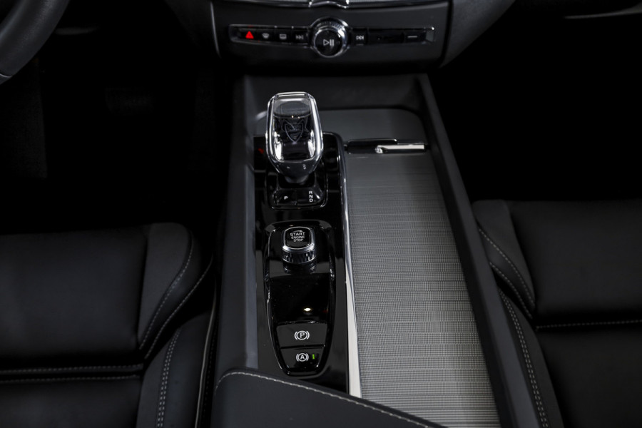 Volvo XC60 2.0 T6 Plug-in hybrid AWD Plus Black Edition | S/K-Panodak | Dig. Cockpit | Adapt. Cruise | Memory Stoelen | Elek. Klep | Stoel-+stuurverw. | 360 Camera | NAV+App. Connect | ECC | LM 21" | 2762