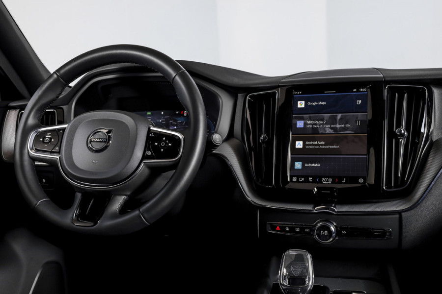 Volvo XC60 2.0 T6 Plug-in hybrid AWD Plus Black Edition | S/K-Panodak | Dig. Cockpit | Adapt. Cruise | Memory Stoelen | Elek. Klep | Stoel-+stuurverw. | 360 Camera | NAV+App. Connect | ECC | LM 21" | 2762