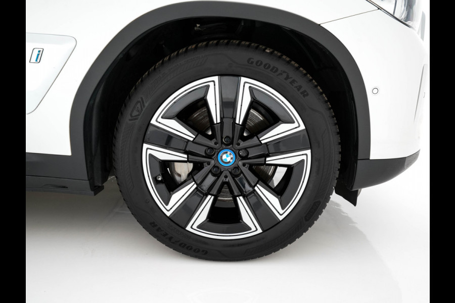 BMW iX3 Executive 80 kWh [ 3-Fase ] { SOH-96% } (INCL.BTW) Aut. *PANO | FULL-LEATHER | ADAPTIVE-CRUISE | FULL-LED | BLIND-SPOT | MEMORY-PACK | DIGI-COCKPIT | HEATED-COMFORTSEATS | CAMERA | DAB+ | NAVI-FULLMAP | 19''ALU*