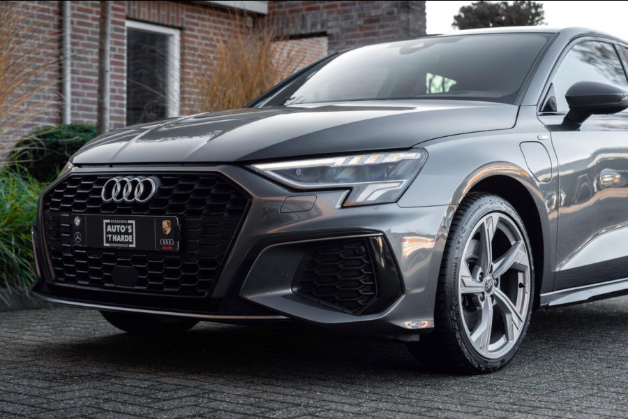 Audi A3 Sportback 40 TFSI e Business Edition 204 PK Aut. 3x S-Line Adaptive Keyless Sfeerverlichting Black Optic Camera 18''