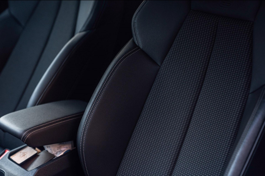 Audi A3 Sportback 40 TFSI e Business Edition 204 PK Aut. 3x S-Line Adaptive Keyless Sfeerverlichting Black Optic Camera 18''