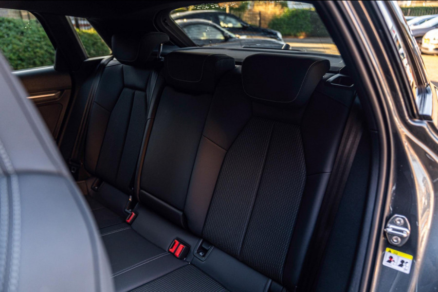 Audi A3 Sportback 40 TFSI e Business Edition 204 PK Aut. 3x S-Line Adaptive Keyless Sfeerverlichting Black Optic Camera 18''