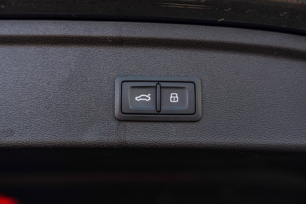 Audi A3 Sportback 40 TFSI e Business Edition 204 PK Aut. 3x S-Line Adaptive Keyless Sfeerverlichting Black Optic Camera 18''