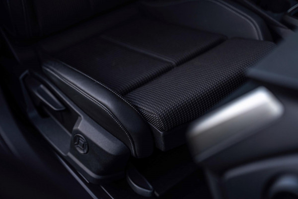 Audi A3 Sportback 40 TFSI e Business Edition 204 PK Aut. 3x S-Line Adaptive Keyless Sfeerverlichting Black Optic Camera 18''