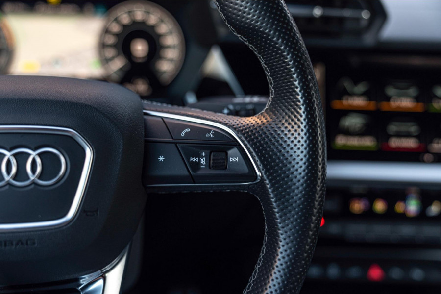 Audi A3 Sportback 40 TFSI e Business Edition 204 PK Aut. 3x S-Line Adaptive Keyless Sfeerverlichting Black Optic Camera 18''