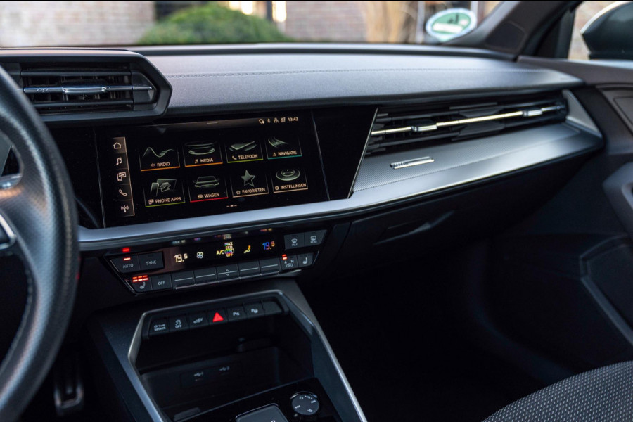 Audi A3 Sportback 40 TFSI e Business Edition 204 PK Aut. 3x S-Line Adaptive Keyless Sfeerverlichting Black Optic Camera 18''