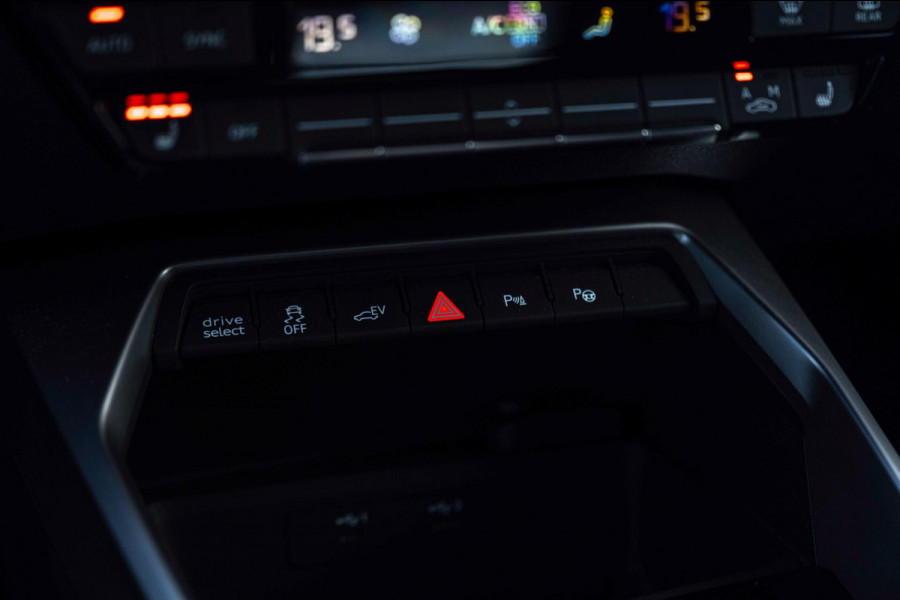 Audi A3 Sportback 40 TFSI e Business Edition 204 PK Aut. 3x S-Line Adaptive Keyless Sfeerverlichting Black Optic Camera 18''