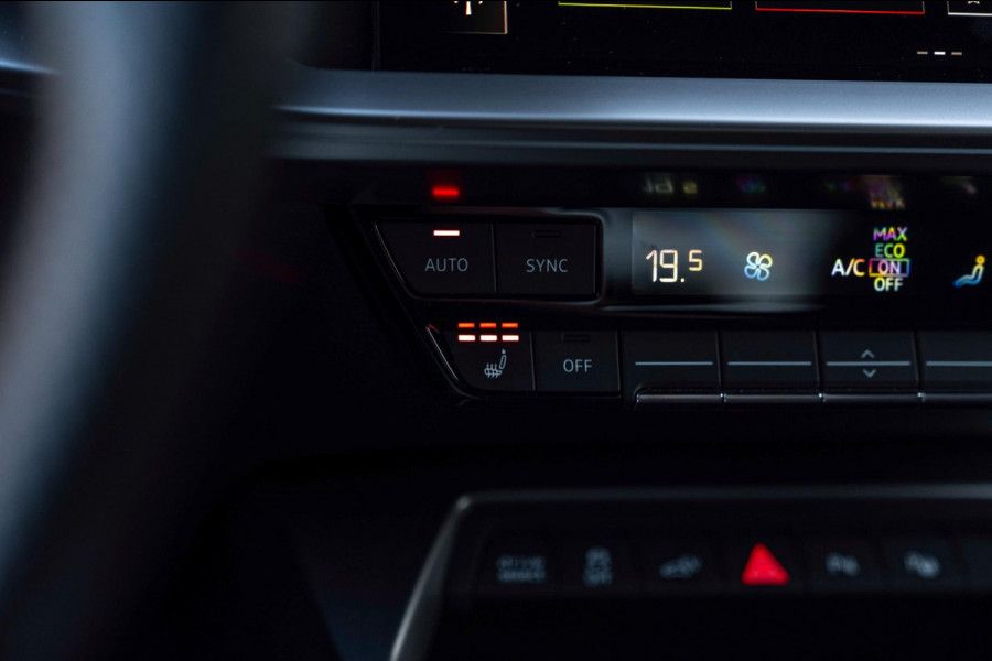 Audi A3 Sportback 40 TFSI e Business Edition 204 PK Aut. 3x S-Line Adaptive Keyless Sfeerverlichting Black Optic Camera 18''