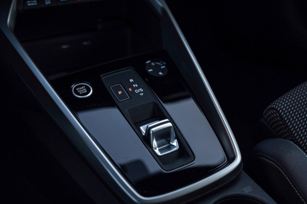 Audi A3 Sportback 40 TFSI e Business Edition 204 PK Aut. 3x S-Line Adaptive Keyless Sfeerverlichting Black Optic Camera 18''