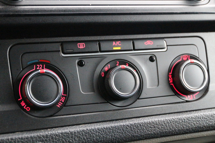 Volkswagen Transporter 2.0 TDI 150 | L2H1 | Trekhaak | Navi | Cruise | Airco..