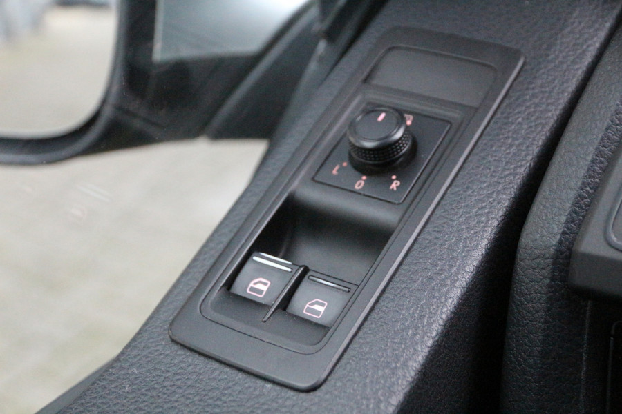 Volkswagen Transporter 2.0 TDI 150 | L2H1 | Trekhaak | Navi | Cruise | Airco..