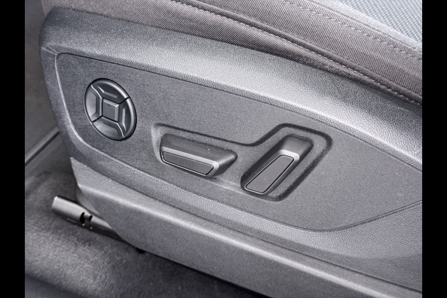 Audi e-tron 50 Quattro Business Edition 71kWh SOH 91% Navi Ecc Memory Camera DAB Pdc Stoelverwarming Elek.Stoelen Led Elek. Achterklep Lmv Privacy Glas Keyless Origineel Nederlandse Auto