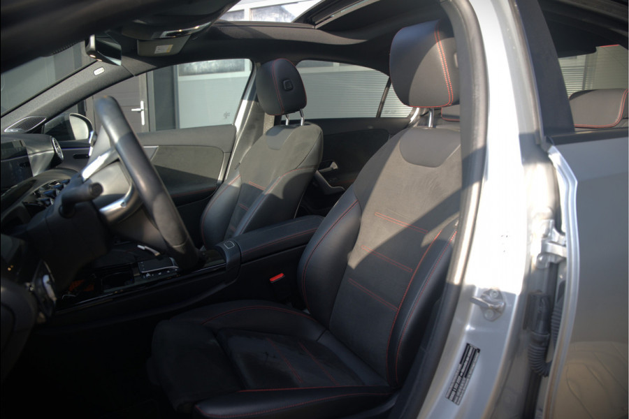Mercedes-Benz A-Klasse 250 e Advantage AMG | Panoramadak | Burmester | Stoelverwarming | Memory Seat | Cruise Control | Camera | Apple Carplay | Ambiance Verlichting | Night Pakket | Keyless |