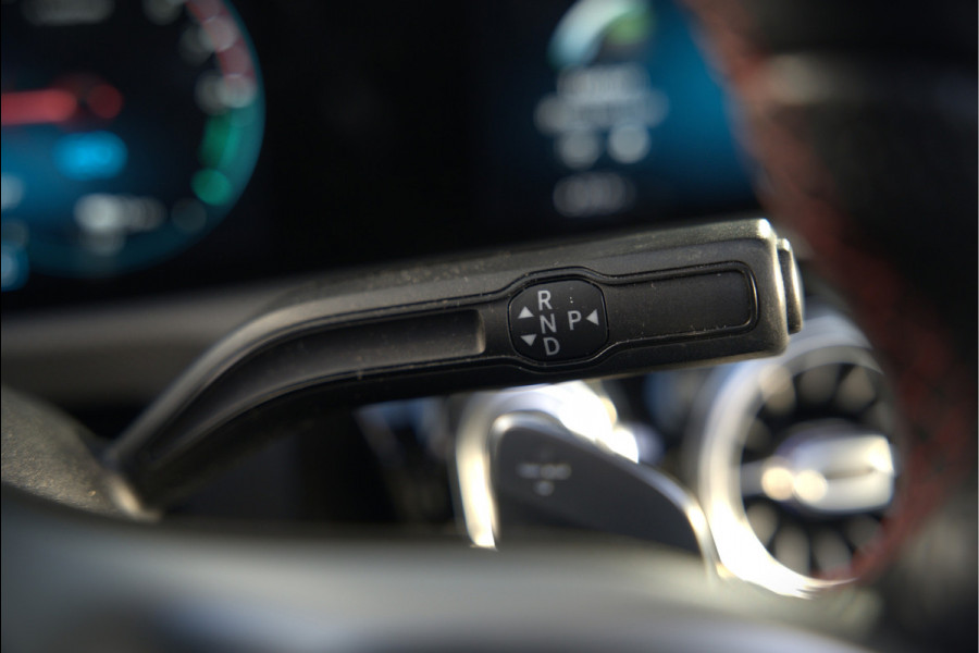 Mercedes-Benz A-Klasse 250 e Advantage AMG | Panoramadak | Burmester | Stoelverwarming | Memory Seat | Cruise Control | Camera | Apple Carplay | Ambiance Verlichting | Night Pakket | Keyless |