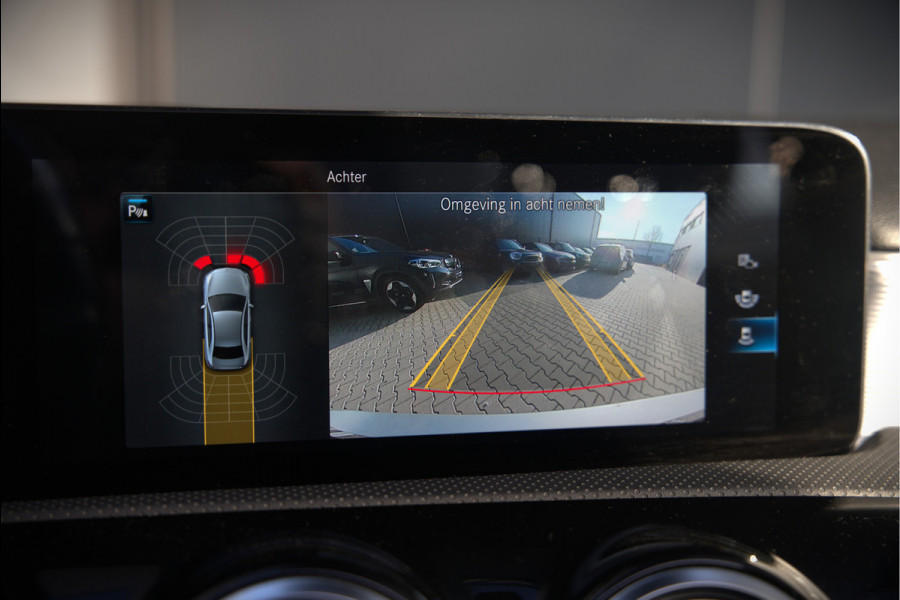 Mercedes-Benz A-Klasse 250 e Advantage AMG | Panoramadak | Burmester | Stoelverwarming | Memory Seat | Cruise Control | Camera | Apple Carplay | Ambiance Verlichting | Night Pakket | Keyless |