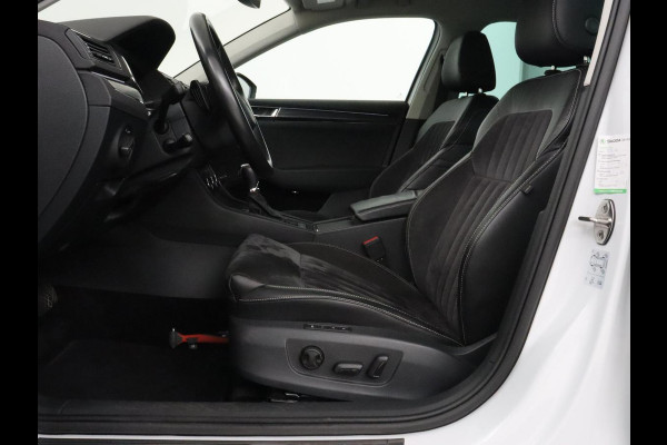 Škoda Superb 1.4 TSI iV Business Edition Plus | Trekhaak | Leder/Alcantara | Adaptive cruise | Stoelverwarming | Canton Sound | Camera | Carplay | Navigatie | Keyless | Full LED | Virtual Cockpit | PHEV | Plug In