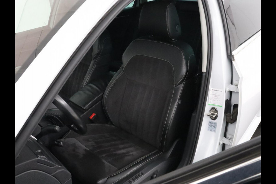 Škoda Superb 1.4 TSI iV Business Edition Plus | Trekhaak | Leder/Alcantara | Adaptive cruise | Stoelverwarming | Canton Sound | Camera | Carplay | Navigatie | Keyless | Full LED | Virtual Cockpit | PHEV | Plug In