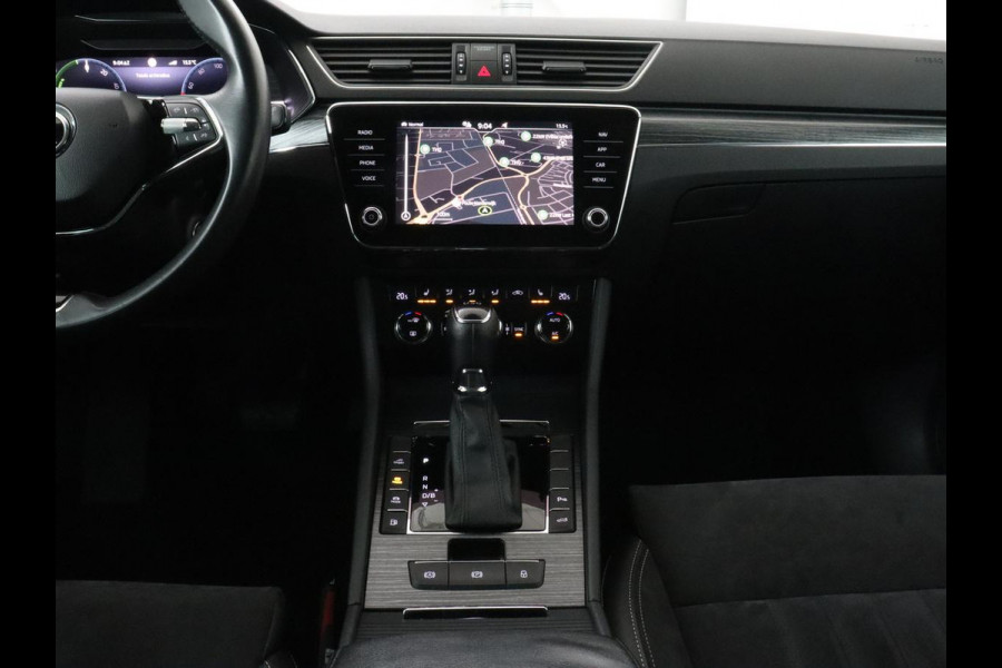 Škoda Superb 1.4 TSI iV Business Edition Plus | Trekhaak | Leder/Alcantara | Adaptive cruise | Stoelverwarming | Canton Sound | Camera | Carplay | Navigatie | Keyless | Full LED | Virtual Cockpit | PHEV | Plug In