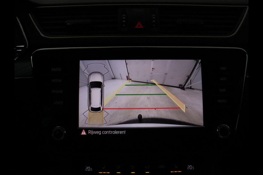 Škoda Superb 1.4 TSI iV Business Edition Plus | Trekhaak | Leder/Alcantara | Adaptive cruise | Stoelverwarming | Canton Sound | Camera | Carplay | Navigatie | Keyless | Full LED | Virtual Cockpit | PHEV | Plug In