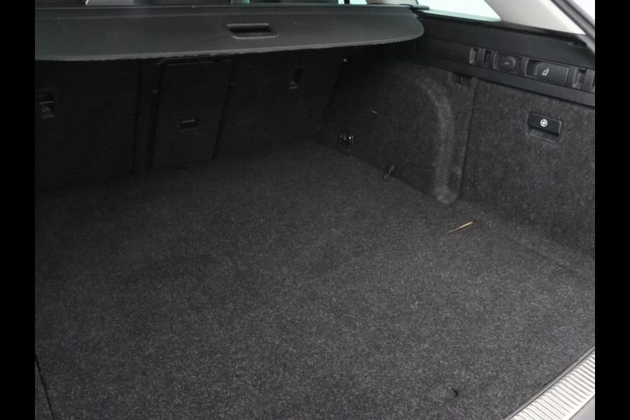 Škoda Superb 1.4 TSI iV Business Edition Plus | Trekhaak | Leder/Alcantara | Adaptive cruise | Stoelverwarming | Canton Sound | Camera | Carplay | Navigatie | Keyless | Full LED | Virtual Cockpit | PHEV | Plug In