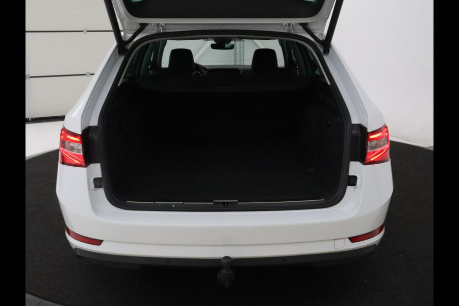 Škoda Superb 1.4 TSI iV Business Edition Plus | Trekhaak | Leder/Alcantara | Adaptive cruise | Stoelverwarming | Canton Sound | Camera | Carplay | Navigatie | Keyless | Full LED | Virtual Cockpit | PHEV | Plug In