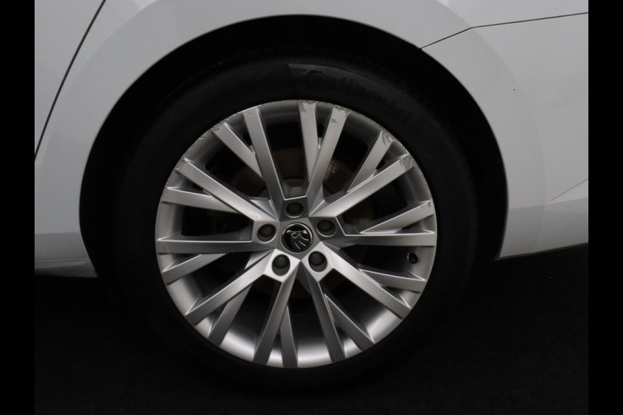 Škoda Superb 1.4 TSI iV Business Edition Plus | Trekhaak | Leder/Alcantara | Adaptive cruise | Stoelverwarming | Canton Sound | Camera | Carplay | Navigatie | Keyless | Full LED | Virtual Cockpit | PHEV | Plug In