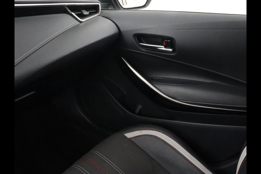 Toyota Corolla 1.8 Hybrid GR-Sport | Trekhaak | Stoelverwarming | Carplay | Camera | Sportstoelen | Park Assist | Half leder | Adaptive cruise | Climate control | Full LED | Keyless