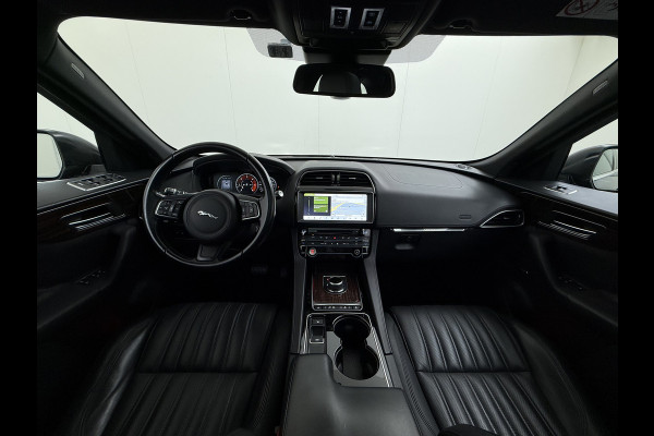 Jaguar F-Pace 2.0D AWD AUT-8 Portfolio Leer Pano-Dak Digitaal Dashboard Camera Meridian®-Audio Navi 4-Zone Ecc Android Auto Apple Carplay Pdc Stoel+Achterbankverwarming Elek.Stoelen+Memory Lmv 19" Bi-xenon Blind Spot Keyless Elek.Achterklep Origineel Nederlandse Auto Nieuwprijs  €87.786,- Zeer compleet!