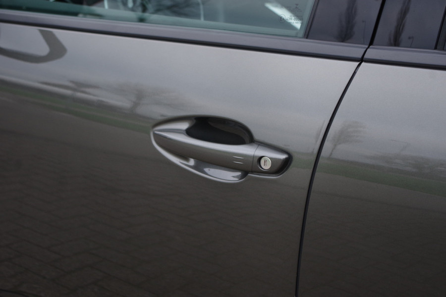 Peugeot 3008 1.2 PureTech 130 PK Automaat Blue Lease Premium, Trekhaak, Cruise Control, Camera