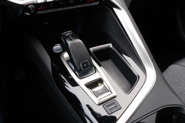 Peugeot 3008 1.2 PureTech 130 PK Automaat Blue Lease Premium, Trekhaak, Cruise Control, Camera