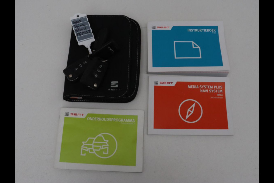 Seat Ibiza 1.0 TSI FR Intens | Panoramadak | Stoelverwarming | Adaptive cruise | Beats Pack | Camera | Carplay | Full LED | Navigatie | Keyless | Climate control