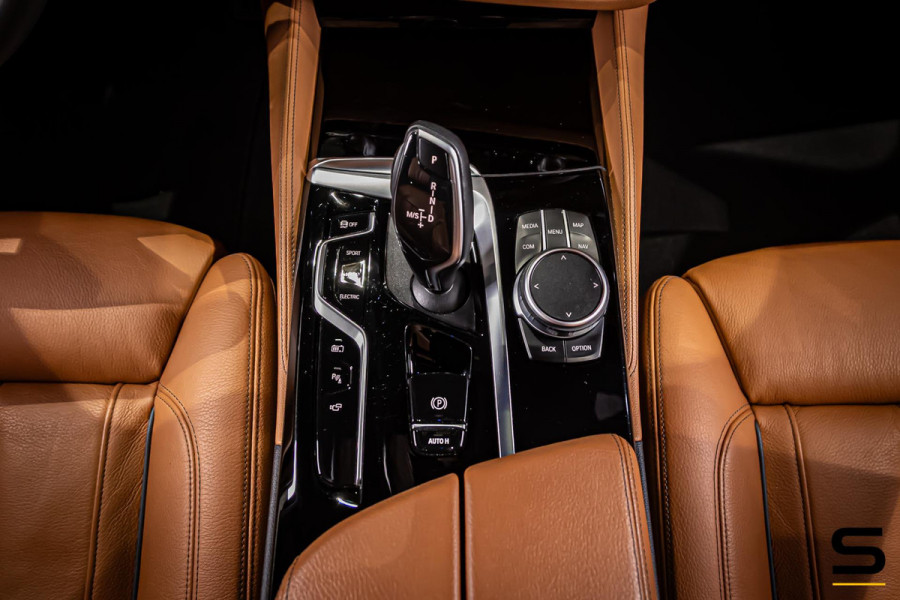 BMW 5 Serie 530e xDrive|M-sportPlus|Pano|HUD|Cam|Garantie