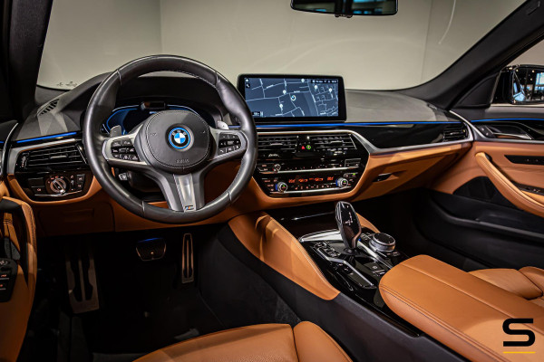 BMW 5 Serie 530e xDrive|M-sportPlus|Pano|HUD|Cam|Garantie