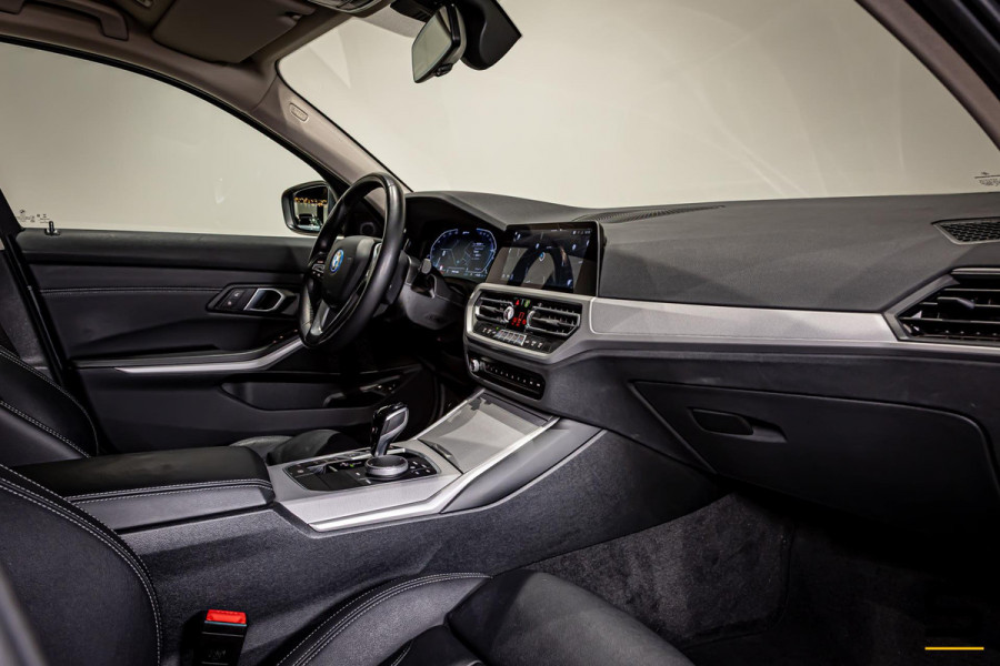 BMW 3 Serie Touring 330e|Cam|Acc|Garantie|Leder|1e eigenaar