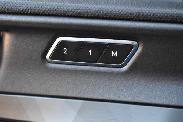 Lynk & Co 01 1.5 | TREKHAAK | INFINITY | SOH 94% | PANO | NAP | DEALER ONDERHOUDEN | CAMERA | APPLE CARPLAY | ANDROID AUTO