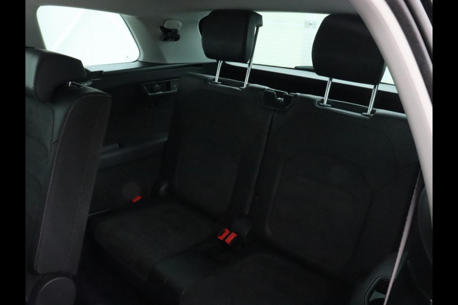 Škoda Kodiaq 1.5 TSI Business Edition 7-persoons | Leder/Alcantara | Trekhaak | Stoelverwarming | Camera | Carplay | DAB | Full LED | Navigatie