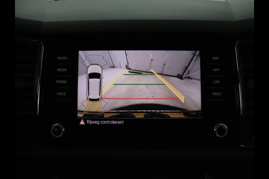Škoda Kodiaq 1.5 TSI Business Edition 7-persoons | Leder/Alcantara | Trekhaak | Stoelverwarming | Camera | Carplay | DAB | Full LED | Navigatie