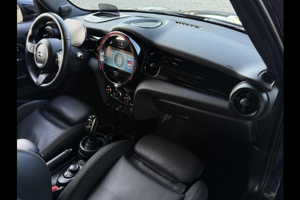 MINI Mini 1.5 Cooper Classic | HARMAN KARDON | SPORTSTOELEN | PANORAMA | CAMERA | 18 INCH VELGEN | HEAD UP |