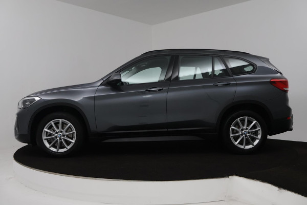 BMW X1 SDrive20i Business Edition Plus (DIGITALE COCKPIT, CRUISE CONTROL, PARKEERSENSOREN, HEAD-UP DISPLAY, DEALER ONDERHOUDEN)