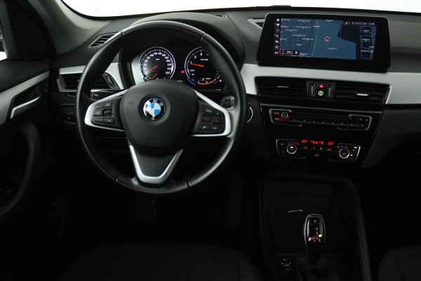 BMW X1 SDrive20i Business Edition Plus (DIGITALE COCKPIT, CRUISE CONTROL, PARKEERSENSOREN, HEAD-UP DISPLAY, DEALER ONDERHOUDEN)