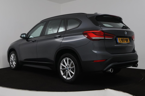 BMW X1 SDrive20i Business Edition Plus (DIGITALE COCKPIT, CRUISE CONTROL, PARKEERSENSOREN, HEAD-UP DISPLAY, DEALER ONDERHOUDEN)
