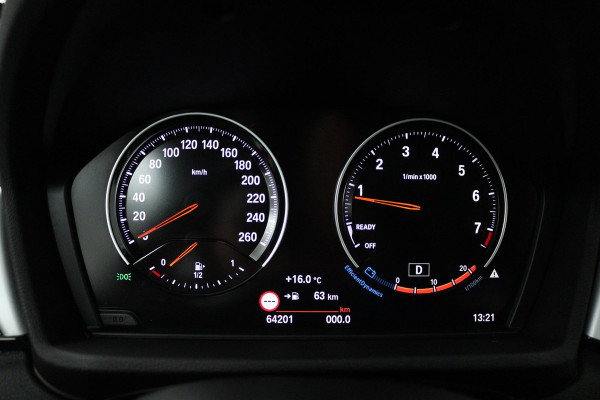 BMW X1 SDrive20i Business Edition Plus (DIGITALE COCKPIT, CRUISE CONTROL, PARKEERSENSOREN, HEAD-UP DISPLAY, DEALER ONDERHOUDEN)
