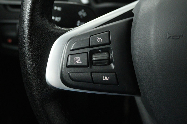 BMW X1 SDrive20i Business Edition Plus (DIGITALE COCKPIT, CRUISE CONTROL, PARKEERSENSOREN, HEAD-UP DISPLAY, DEALER ONDERHOUDEN)